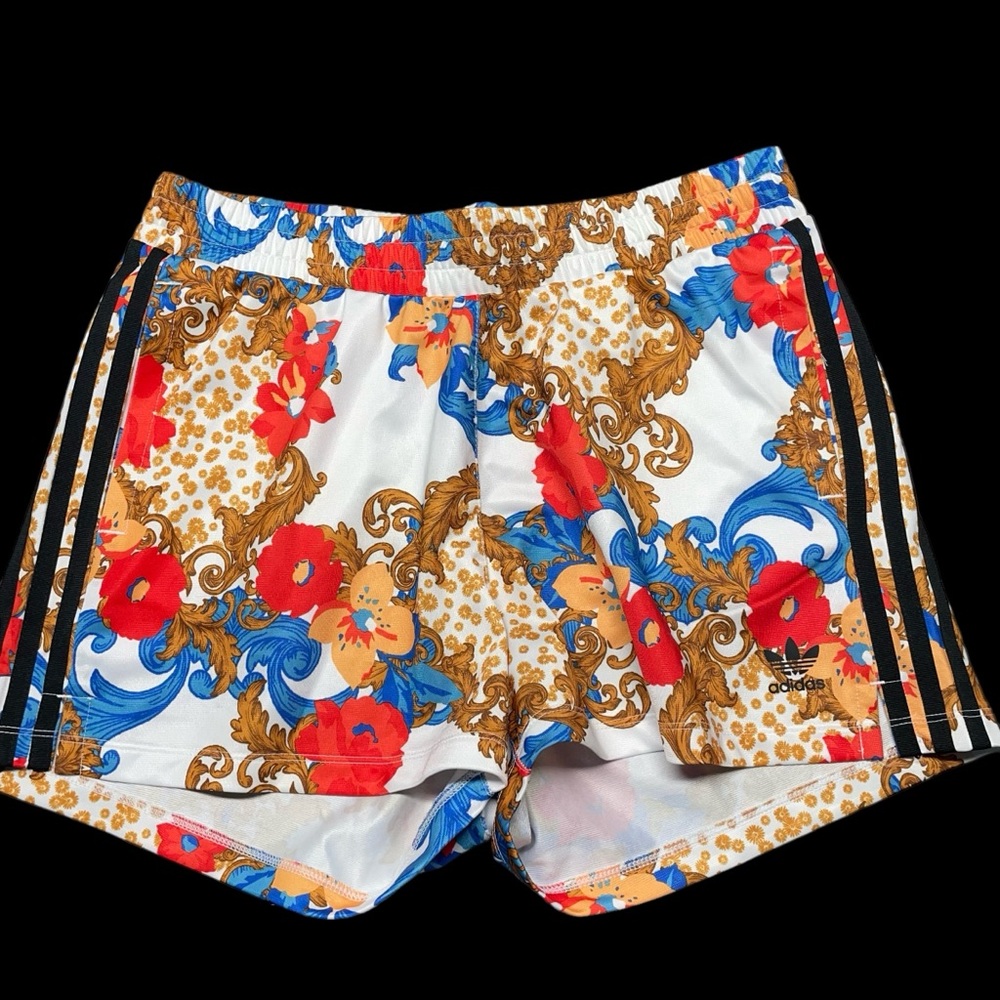 Adidas Women’s M HER Studio London Shorts in EUC